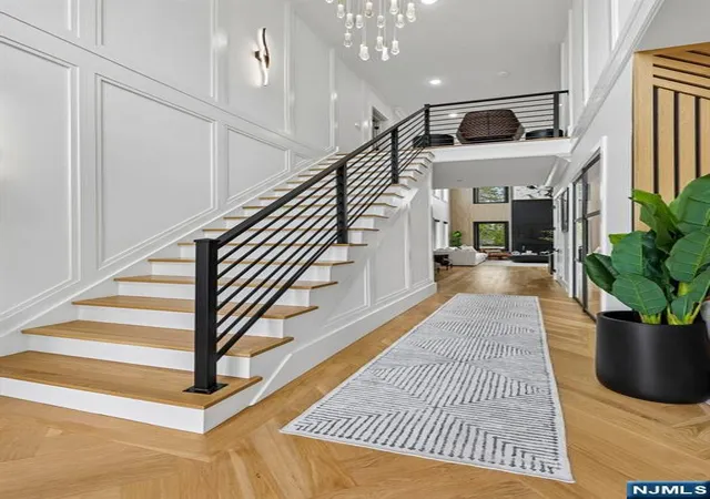 Photo 2 of Single family home for sale at 424 Ridgewood Ave, Paramus, NJ 07652 | MLS# 26015883 | Listing updated on 2026-08-22