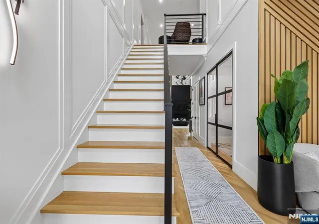 Photo 3 of Single family home for sale at 424 Ridgewood Ave, Paramus, NJ 07652 | MLS# 26015883 | Listing updated on 2026-08-22