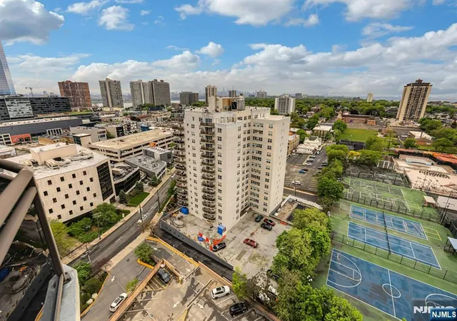 2nd image of 2077 Ctr Ave, Fort Lee, NJ 07024