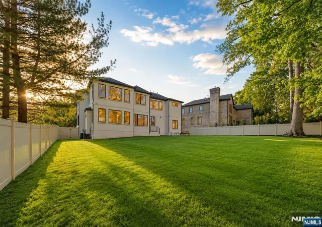 Photo 3 of Single family home for sale at 3 Mountain View Ct, Demarest, NJ 07627 | MLS# 26016127 | Listing updated on 2026-09-14