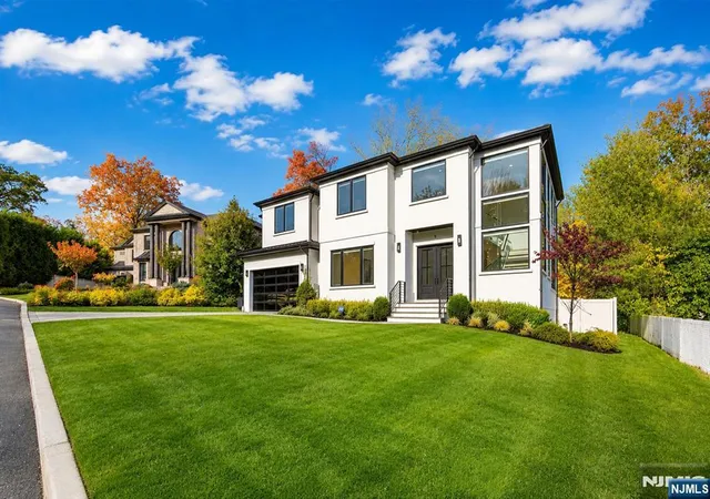 Photo 4 of Single family home for sale at 3 Mountain View Ct, Demarest, NJ 07627 | MLS# 26016127 | Listing updated on 2026-09-14