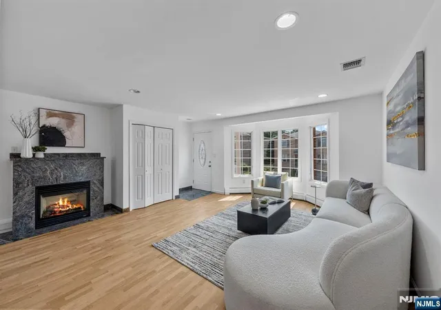 Photo 3 of Townhouse for sale at 433 1St St #B, Palisades Park, NJ 07650 | MLS# 26016255 | Listing updated on 2026-09-16