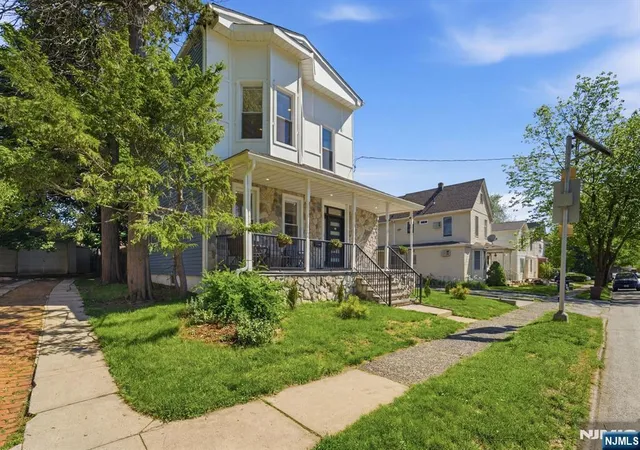 Photo 4 of Sale Pending at 99 Madison Ave, Cresskill, NJ 07626 | MLS# 26016528 | Listing updated on 2026-08-28