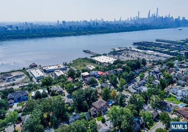 31st image of 512 Winterburn Grv, Cliffside Park, NJ 07010 | MLS# 26016773