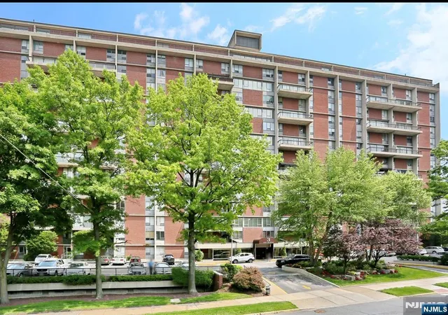 17th image of 4 Horizon Rd #1417, Fort Lee, NJ 07024 | MLS# 26016841
