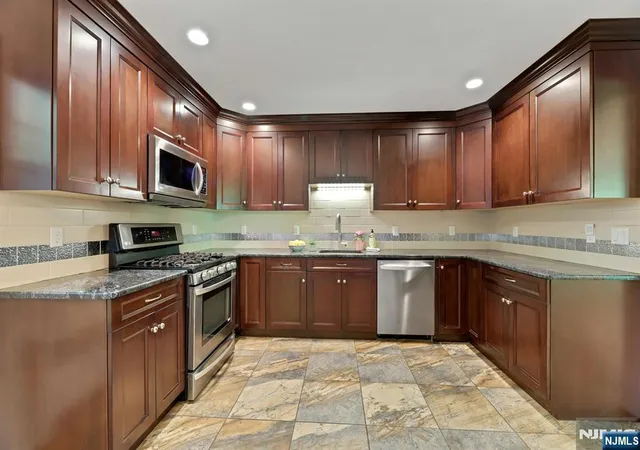 Photo 3 of Sale Pending at 297 E Pines Lake Dr, Wayne, NJ 07470 | MLS# 26016966 | Listing updated on 2026-09-18