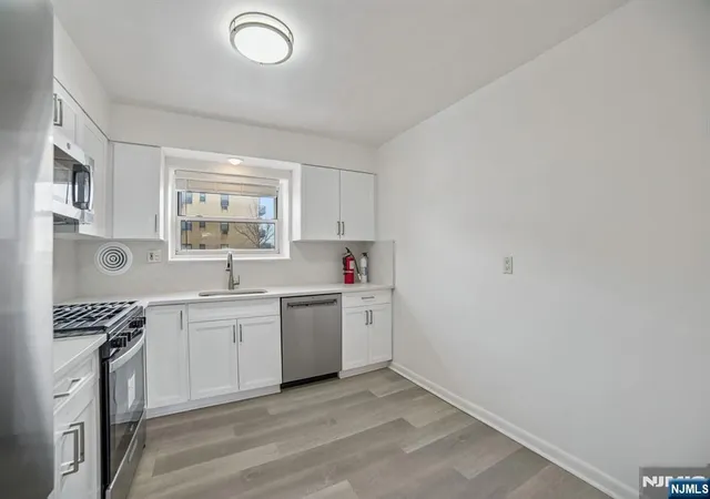Listing Photo 5 - Condo for sale in building located at 2430 8Th St, Fort Lee, NJ 07024 - Unit #5B