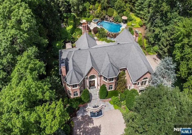 Photo 2 of Single family home for sale at 6 Adams Rd, Saddle River, NJ 07458 | MLS# 26017434 | Listing updated on 2026-08-18