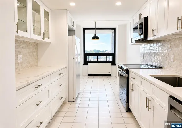 3rd image of 800 Palisade Ave #704, Fort Lee, NJ 07024 | MLS# 26017545