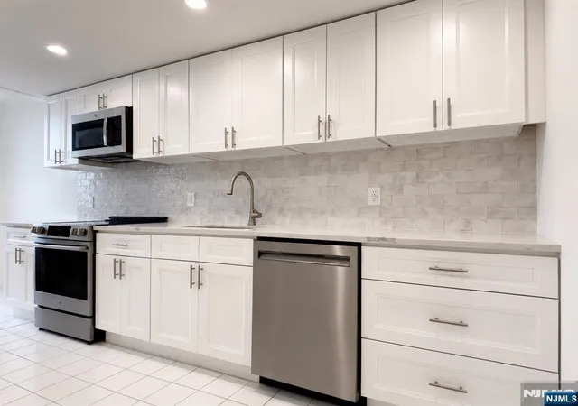 5th image of 800 Palisade Ave #704, Fort Lee, NJ 07024 | MLS# 26017545