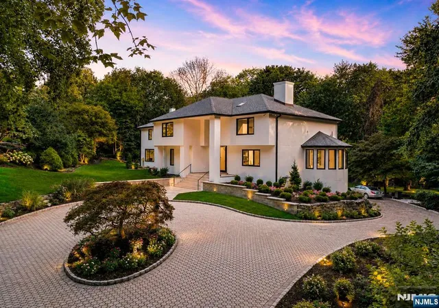 Photo 3 of Single family home for sale at 1 Lambs Ln, Cresskill, NJ 07626 | MLS# 26017733 | Listing updated on 2026-08-11