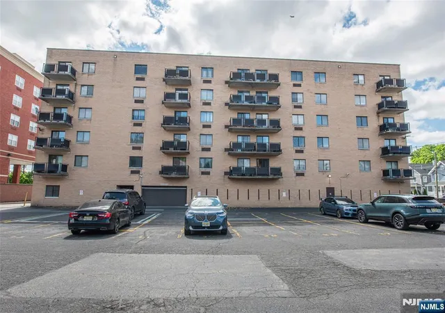 2nd image of 5 Linden St, Hackensack, NJ 07601