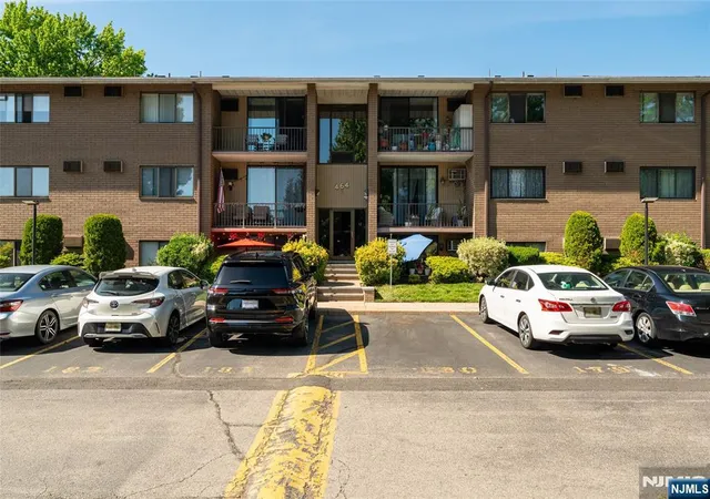 3rd image of 464 Liberty St, Little Ferry, NJ 07643