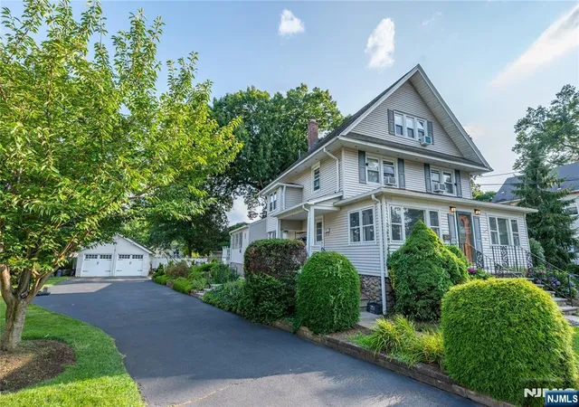 2nd image of 16 Lincoln Pl, Waldwick, NJ 07463 | MLS# 26018230