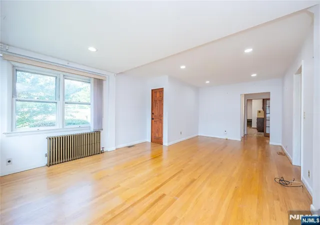 Listing Photo 4 - Condo for sale in building located at 16 Lincoln Pl, Waldwick, NJ 07011