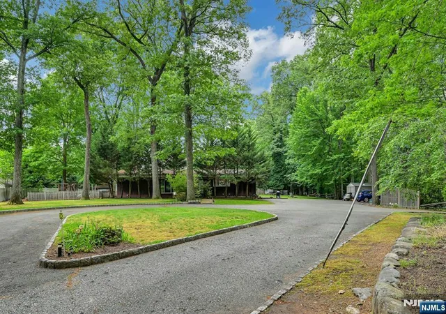4th image of 2009 Glen Ave, Twp Of Washington, NJ 07676 | MLS# 26018497