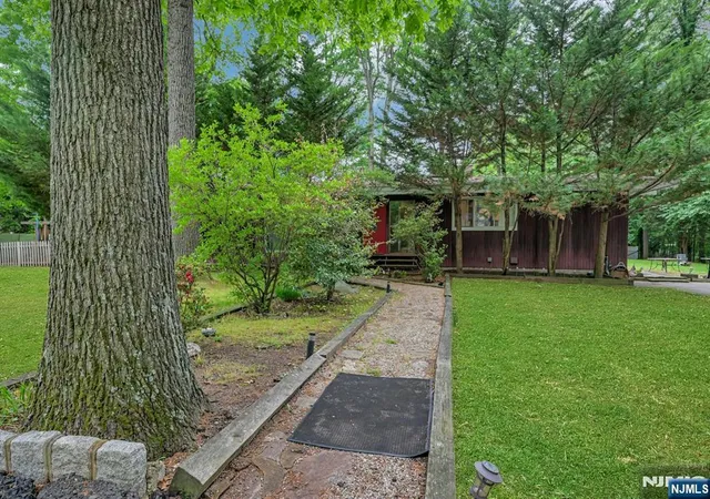 5th image of 2009 Glen Ave, Twp Of Washington, NJ 07676 | MLS# 26018497