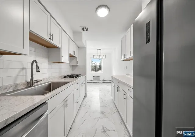 Photo 4 of Sale Pending at 2200 Center #D1, Fort Lee, NJ 07024 | MLS# 26018771 | Listing updated on 2026-09-02