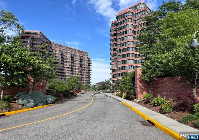 2nd image of 100 Carlyle #5J North, Cliffside Park, NJ 07010 | MLS# 26018919
