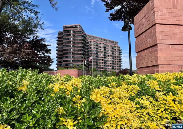 Photo 3 of Sale Pending at 100 Carlyle #5J, Cliffside Park, NJ 07010 | MLS# 26018919 | Listing updated on 2026-08-28