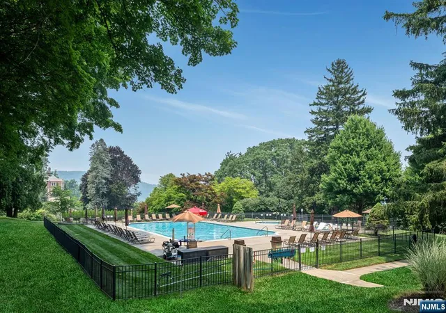 Photo 4 of Sale Pending at 3405 Rio Vista Dr #3405, Mahwah, NJ 07430 | MLS# 26018929 | Listing updated on 2026-08-13