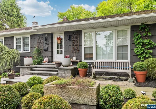 Photo 3 of House for sale at 596 Wyckoff Ave, Mahwah, NJ 07430 | MLS# 26019652 | Listing updated on 2026-09-01