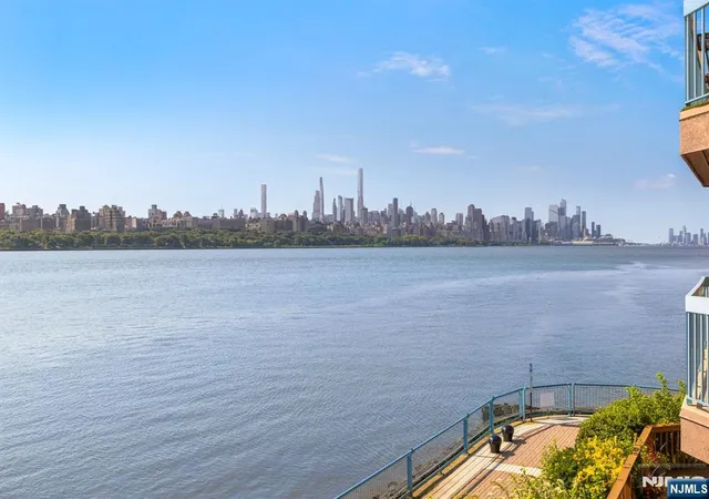 Listing Photo 5 - Condo for sale in building located at 202 Adams Ct, Edgewater, NJ 07020