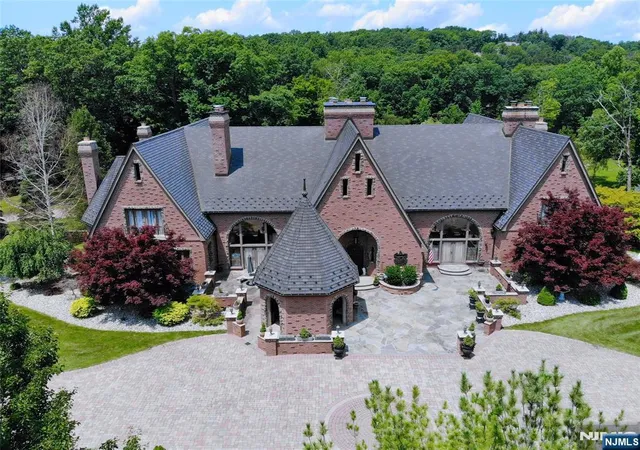 1st image of 1 Cherokee Ct, Sparta, NJ 07871 | MLS# 26020251
