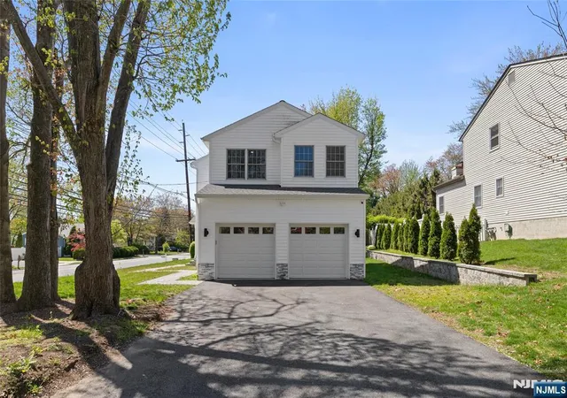 Photo 3 of Sale Pending at 390 Pascack Rd, Township Of Washington, NJ 07676 | MLS# 26020363 | Listing updated on 2026-09-16