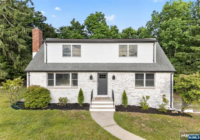 Photo 3 of Single family home for sale at 11 Franklin St, Mahwah, NJ 07430 | MLS# 26020388 | Listing updated on 2026-09-16