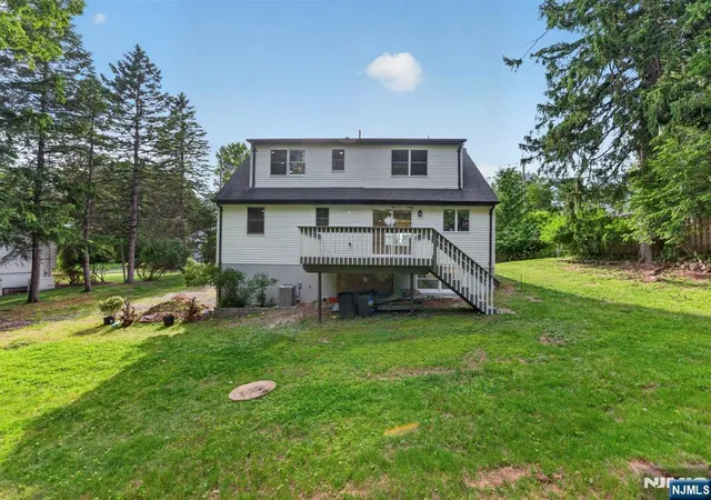 Photo 3 of Single family home for sale at 11 Franklin St, Mahwah, NJ 07430 | MLS# 26020388 | Listing updated on 2026-09-16