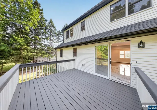 Photo 4 of Single family home for sale at 11 Franklin St, Mahwah, NJ 07430 | MLS# 26020388 | Listing updated on 2026-09-16