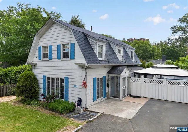 Photo 1 of Sale Pending at 509 511 Ridge St, Newark, NJ 07104 | MLS# 26020393 | Listing updated on 2026-09-19