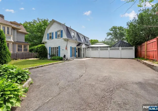 Photo 3 of Sale Pending at 509 511 Ridge St, Newark, NJ 07104 | MLS# 26020393 | Listing updated on 2026-09-19