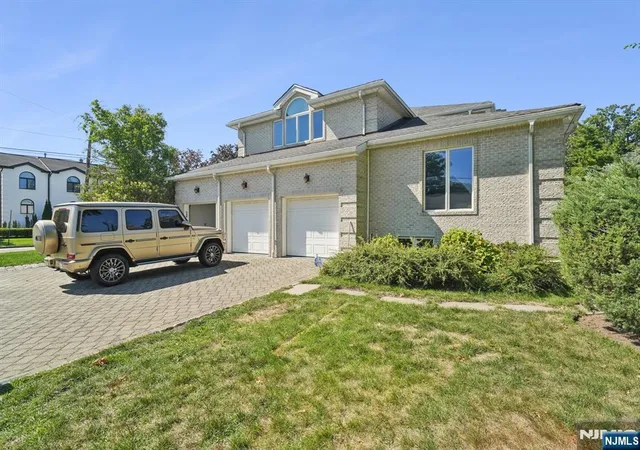 45th image of 32 Laurie Dr, Englewood Cliffs, NJ 07632 | MLS# 26020429