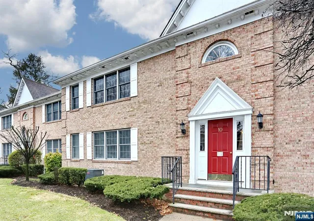 2nd image of 10 Irving St, Ridgewood, NJ 07450