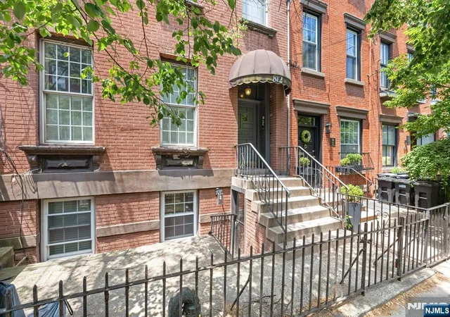 2nd image of 812 Gdn St, Hoboken, NJ 07030