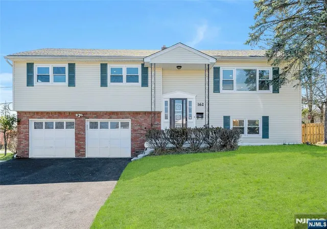 Photo 1 of Single family home for sale at 162 Grove Ave, Verona, NJ 07044 | MLS# 26020690 | Listing updated on 2026-08-07