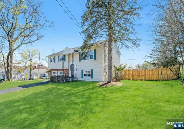 Photo 2 of Single family home for sale at 162 Grove Ave, Verona, NJ 07044 | MLS# 26020690 | Listing updated on 2026-08-07