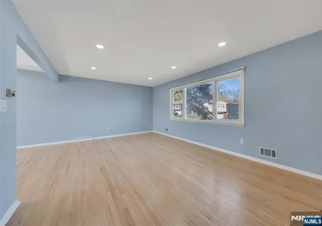 Photo 3 of Single family home for sale at 162 Grove Ave, Verona, NJ 07044 | MLS# 26020690 | Listing updated on 2026-08-07