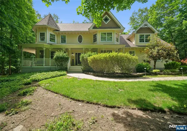 Photo 2 of Single family home for sale at 519 E Saddle River Rd, Upper Saddle River, NJ 07458 | MLS# 26020888 | Listing updated on 2026-09-13