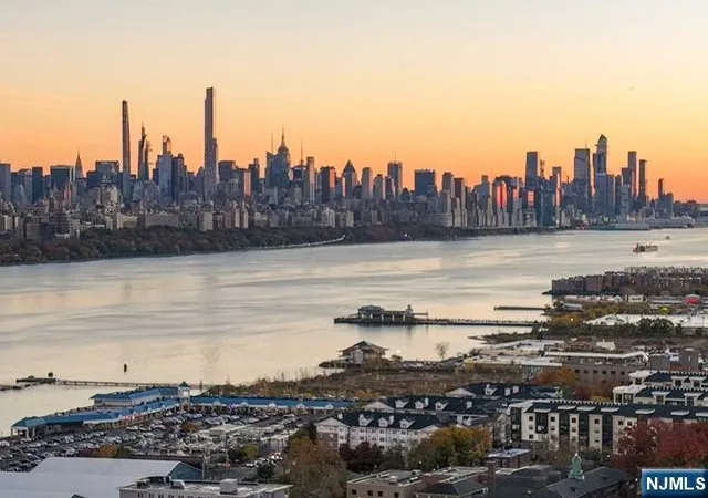 4th image of 100 Carlyle, Cliffside Park, NJ 07010