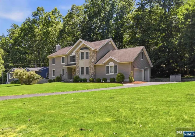 1st image of 913 High Mountain Rd, North Haledon, NJ 07508 | MLS# 26021776