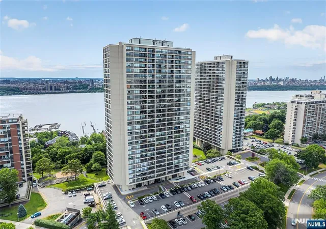 House for sale at 6 Horizon #602, Fort Lee, NJ 07024 | MLS# 26021821 | Listing updated on 2026-07-21