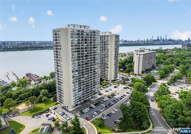 Photo 1 of House for sale at 6 Horizon #602, Fort Lee, NJ 07024 | MLS# 26021821 | Listing updated on 2026-07-21