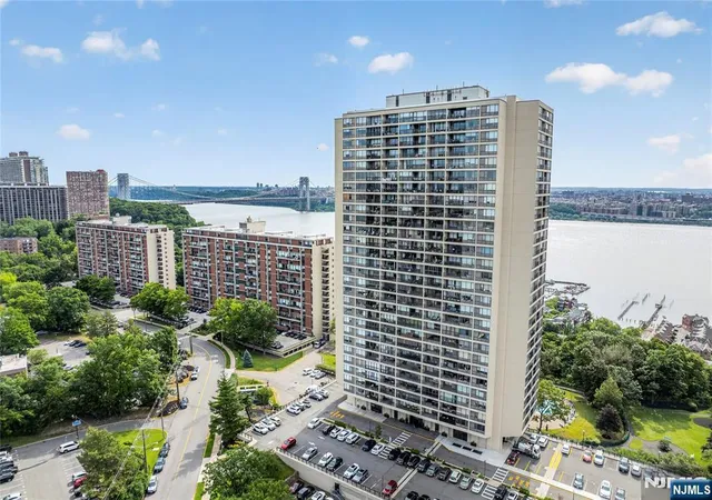 Photo 4 of House for sale at 6 Horizon #602, Fort Lee, NJ 07024 | MLS# 26021821 | Listing updated on 2026-07-21
