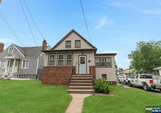 4th image of 22 Passaic Ave, Hasbrouck Heights, NJ 07604 | MLS# 26021836