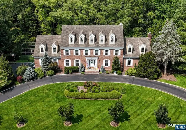 2nd image of 958 Arapaho Trl, Franklin Lakes, NJ 07417 | MLS# 26021850