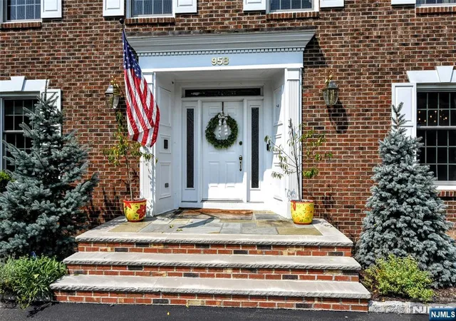 Photo 3 of Sale Pending at 958 Arapaho Trl, Franklin Lakes, NJ 07417 | MLS# 26021850 | Listing updated on 2026-09-04