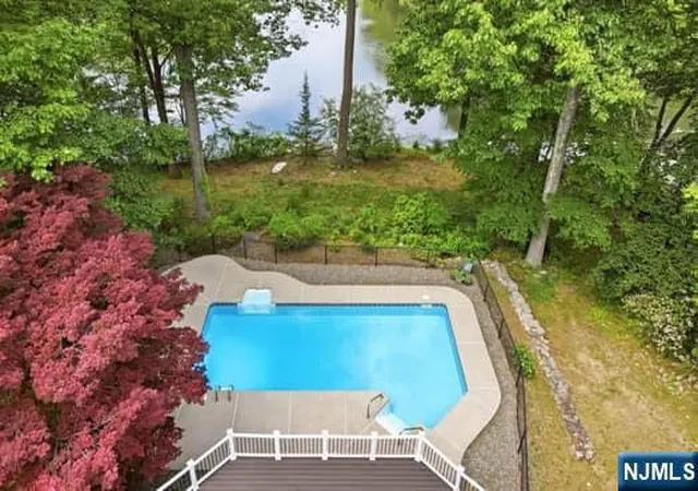 2nd image of 376 Lakeview Dr, Wyckoff, NJ 07481 | MLS# 26021926